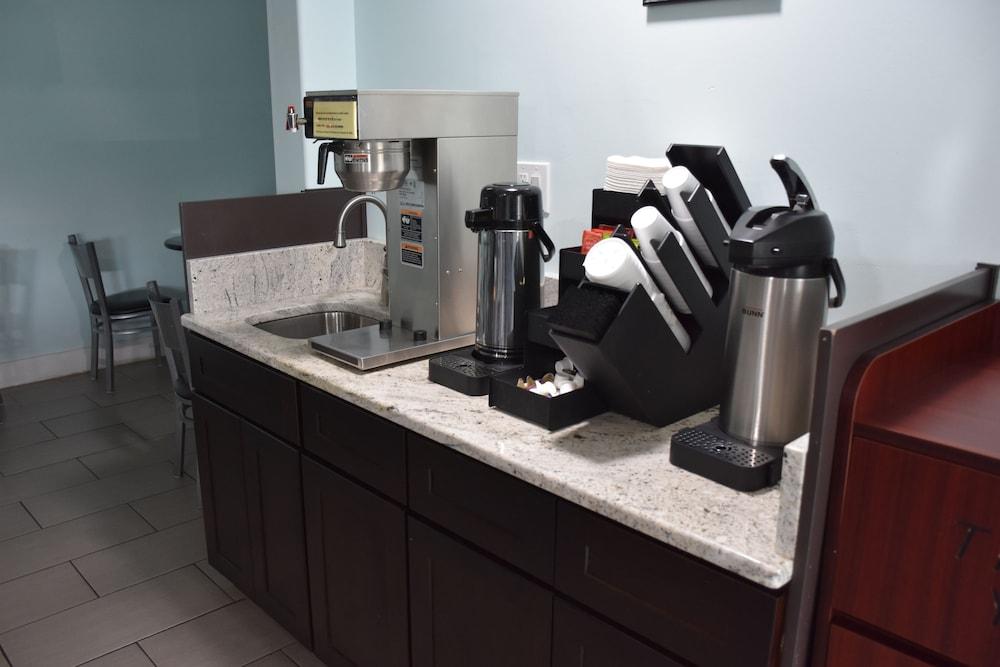 Destin Inn & Suites Bagian luar foto