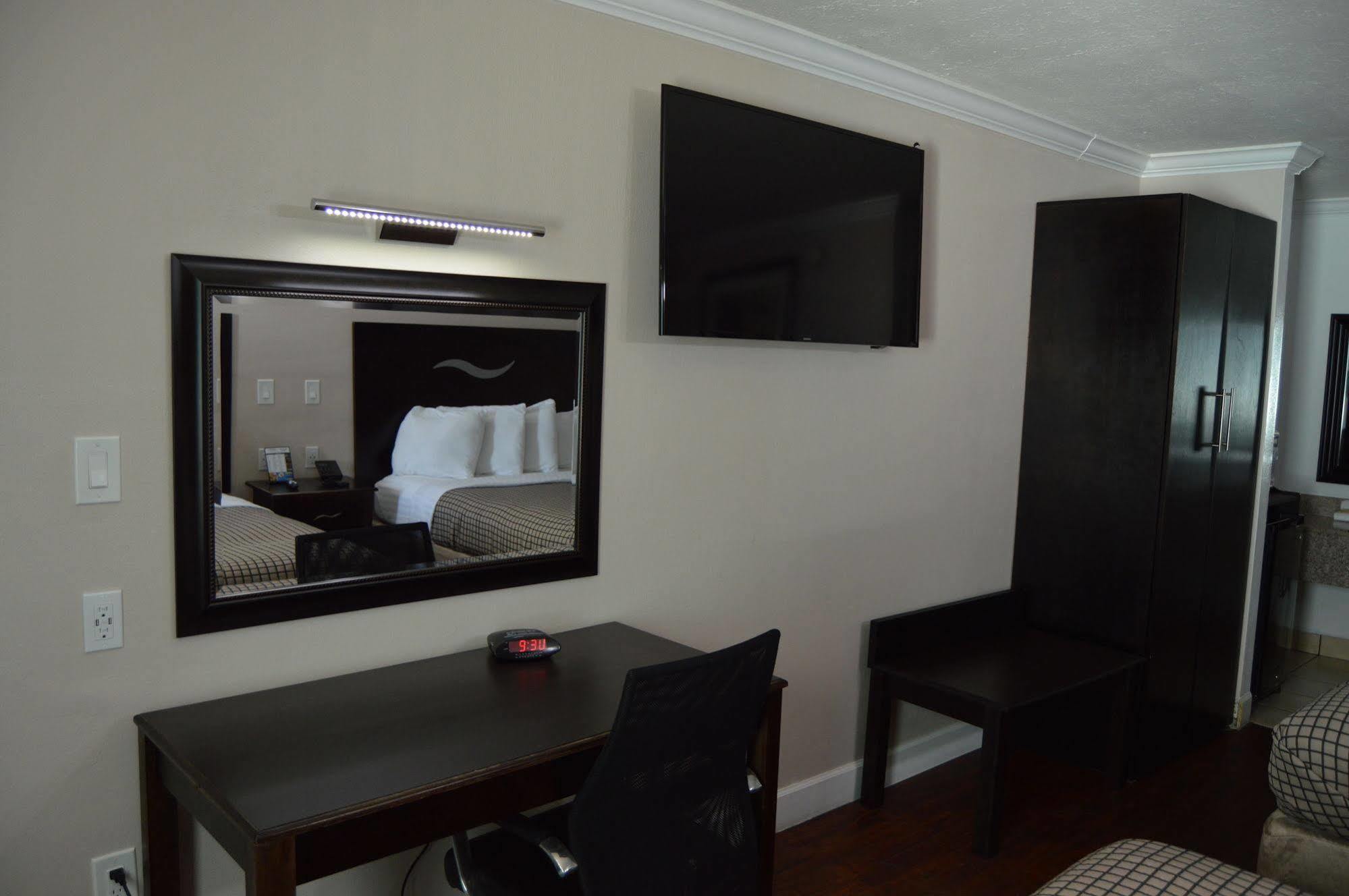 Destin Inn & Suites Bagian luar foto