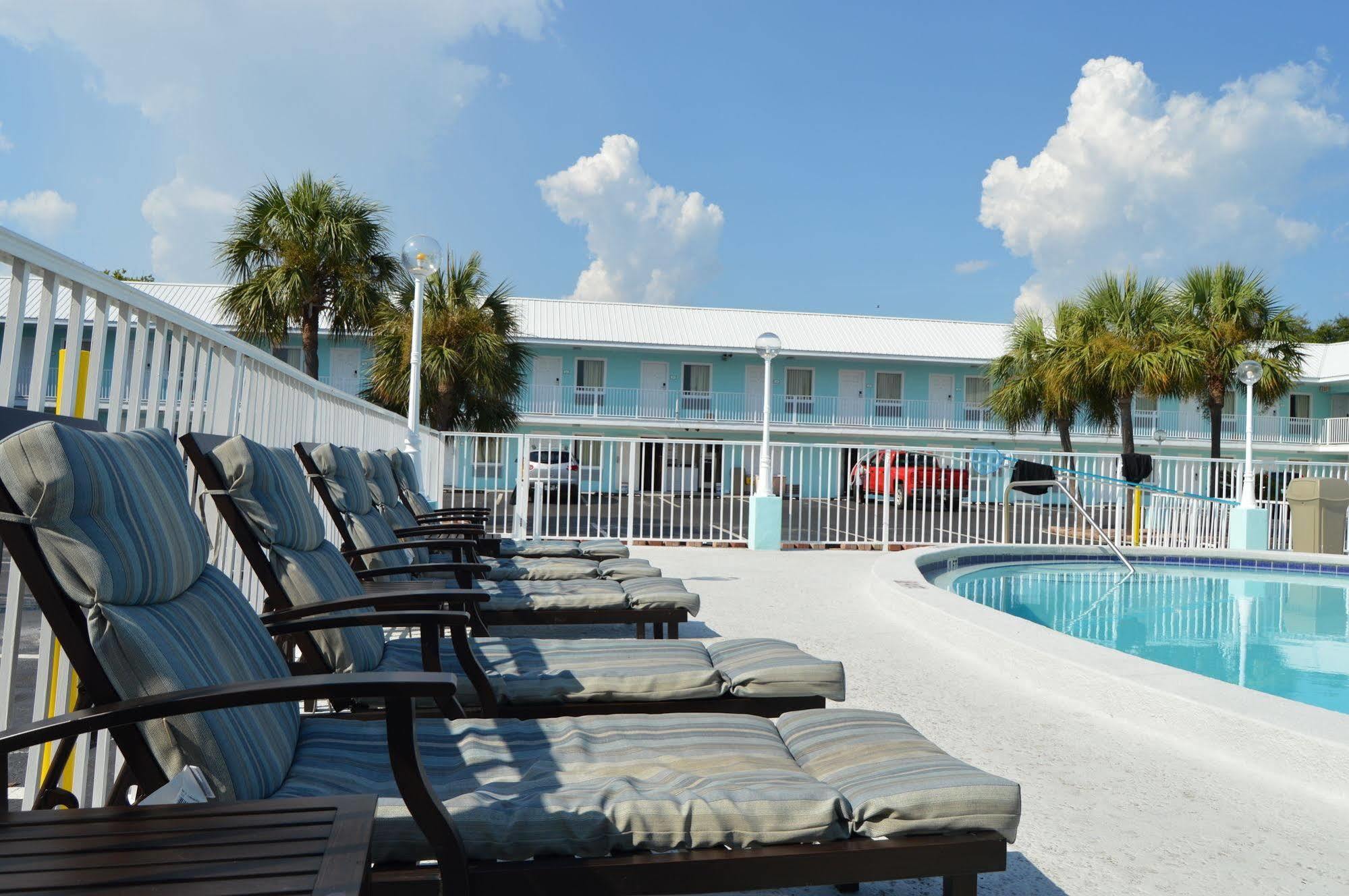 Destin Inn & Suites Bagian luar foto